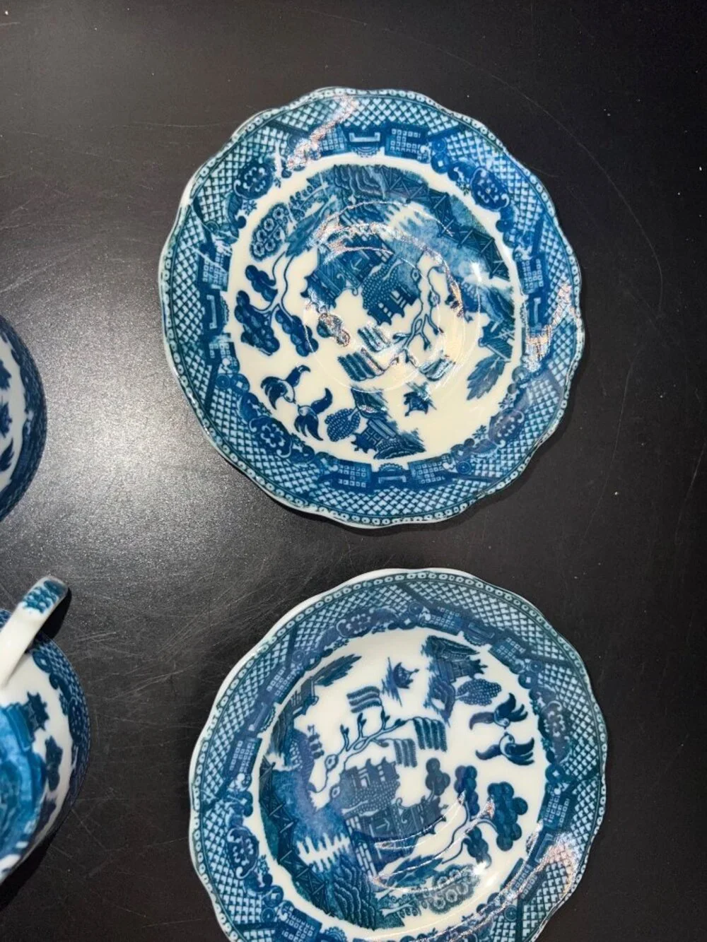 Set Of 2 Blue White Willow Pattern Porcelain Teacups Matching Saucers Vintage